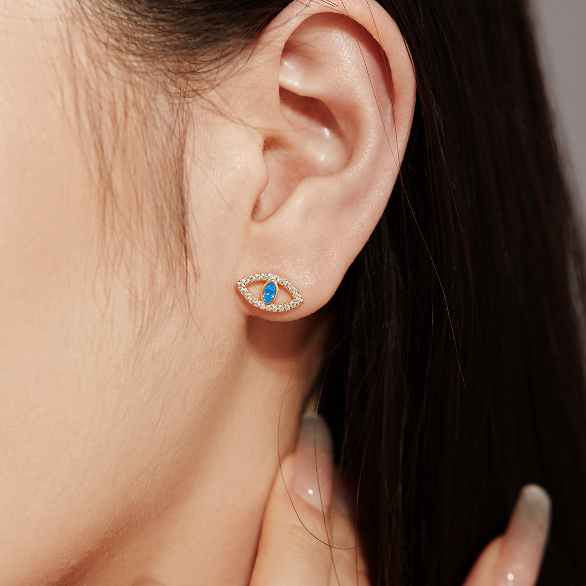 [Vivid Aurora]Blue Devil Eyes Hollow Stud Earrings